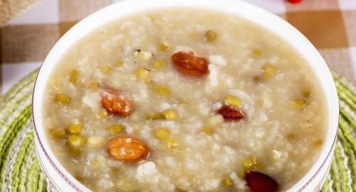 胃酸|胃总是胀气，经常酸酸的，那这4类食物不宜多吃