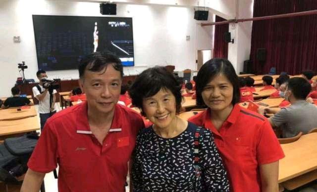 大满贯|祖师母给全红婵送礼物!先给红姐一个大拥抱,然后还有额外小惊喜