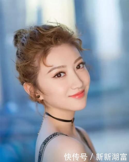 适合|别再披头散发了,今年最火的是这4款“懒人扎发”,8成女生都适合