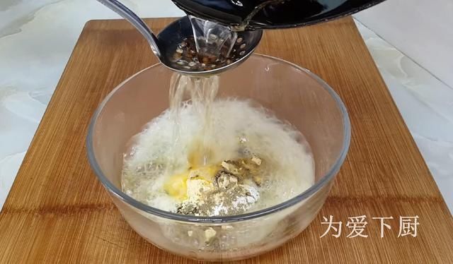 以后葱花饼别再买了,加2勺麻酱,不烫面不发面,比鸡蛋饼都好吃