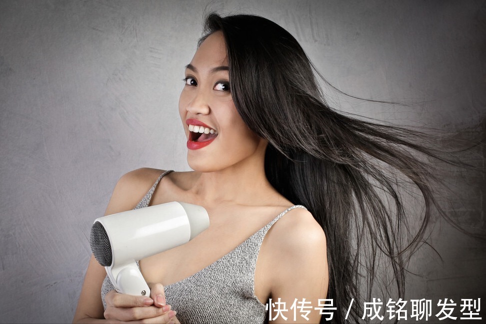 大波浪|理发店吹得头发又顺又直,自己总吹不好,做到这三点谁吹都顺直