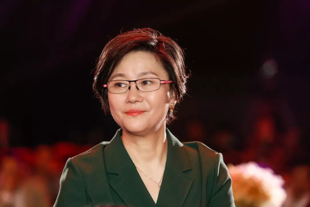 近年来,从《从三十而已》到《乘风破浪的姐姐》,影视行业也逐步解锁了