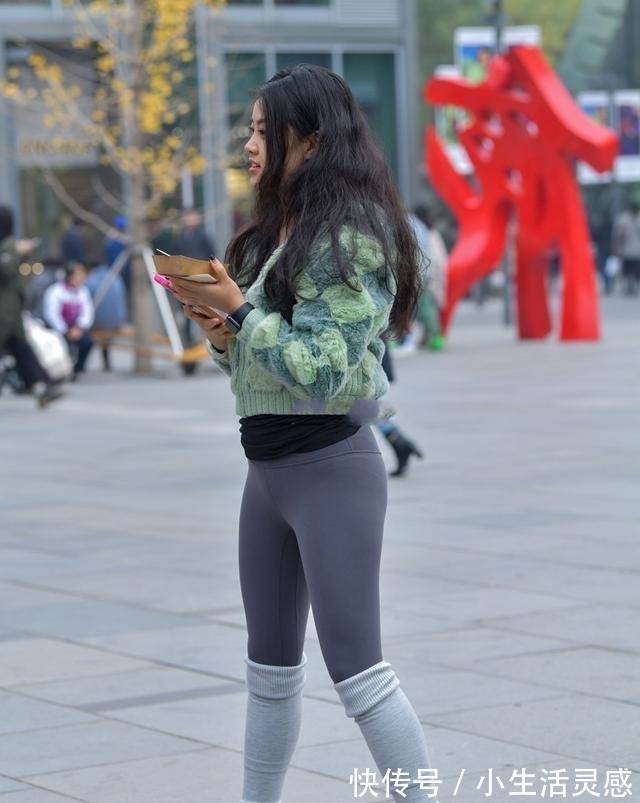 女人 简单搭配的打底裤展现女人魅力气场，美出自己的风格，温婉可人！