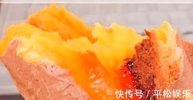 红薯别直接烤了，教你一个诀窍，好吃的不得了，吃一回念念不忘！