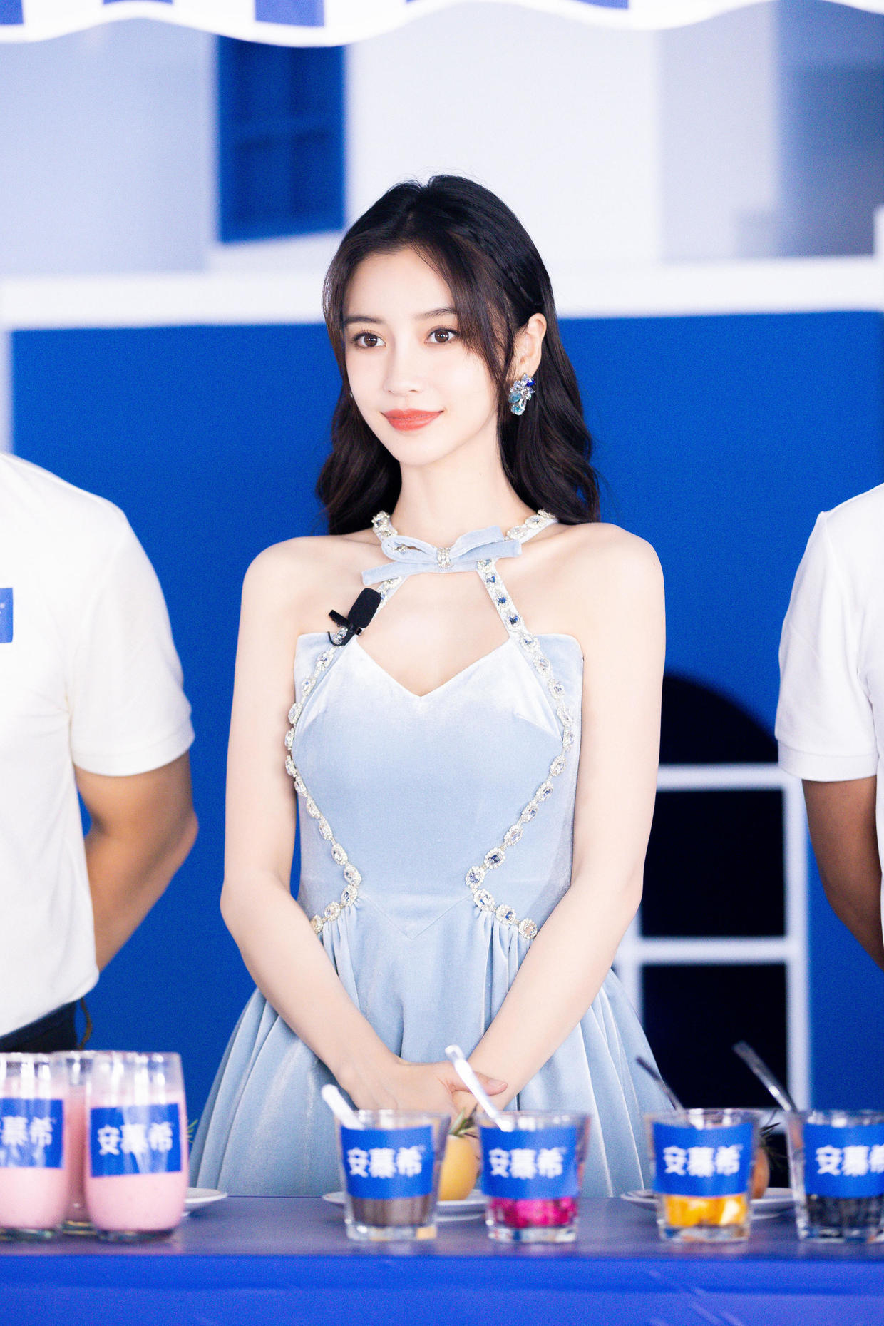 背心|Angelababy又美到我了,背心配半身裙随性低调,当妈了身材仍纤细