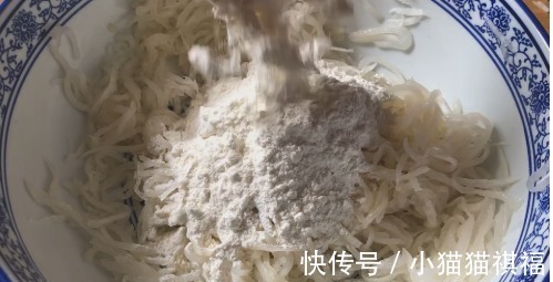 搅拌均匀|白萝卜这做法实在太香了,我家三天两头做,不炒不炖,比吃肉还香