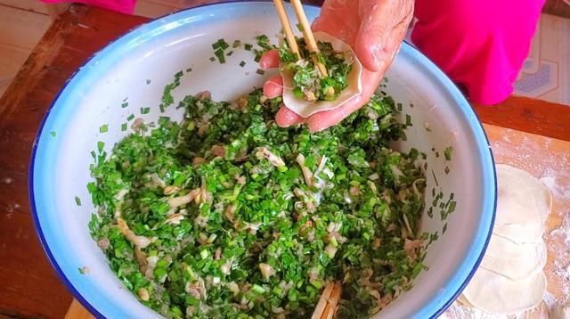 夏天|夏天,用这海鲜包饺子没想到比鲅鱼馅鲜,一次30个不解馋,真好吃