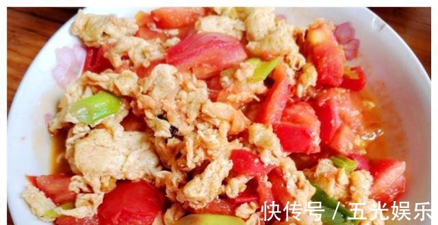 婆婆在家过生日,当天我特意下厨做一桌菜,饭后要把财务给我保管