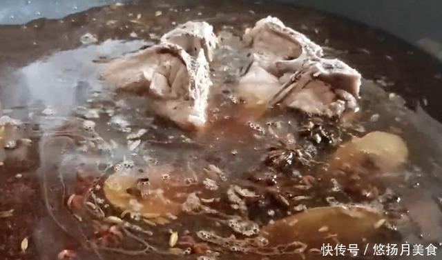 诱人|这才是酱骨头的正确做法,色泽诱人,酱香味浓郁,学会就是赚到