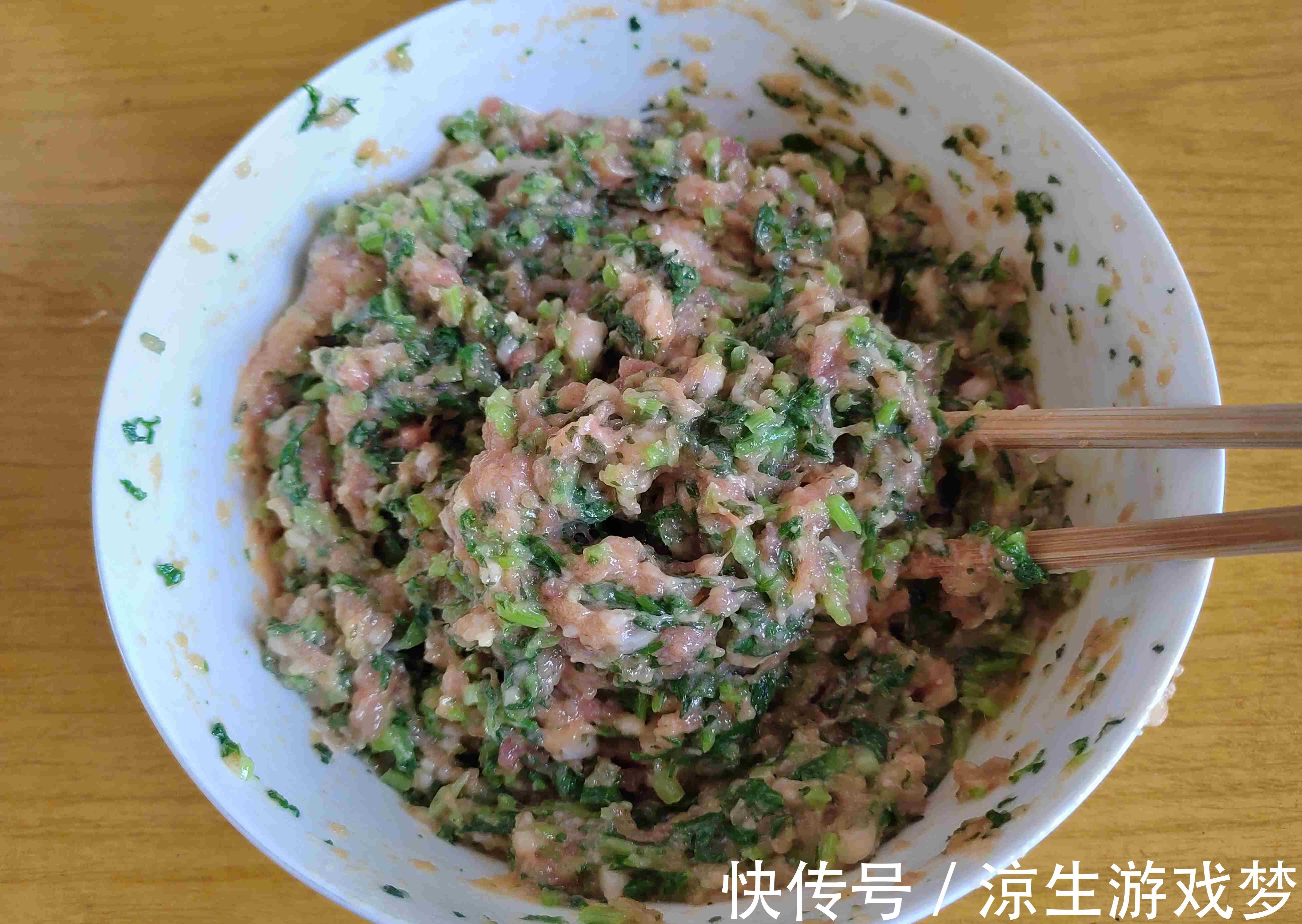 蔬菜中的“人参”,叶子营养极高,霜降后正鲜嫩,包饺子太香了!