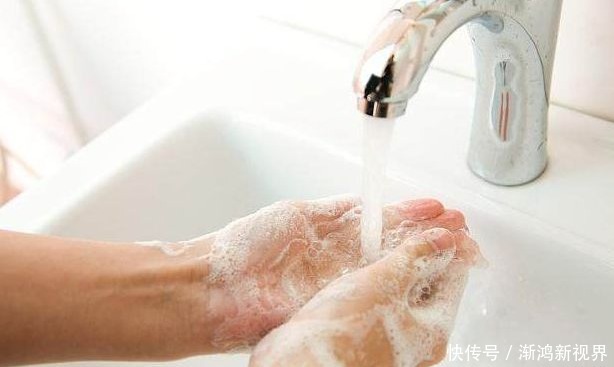 女人换卫生巾时,以下2个坏习惯尽量改掉,许多人都中招了