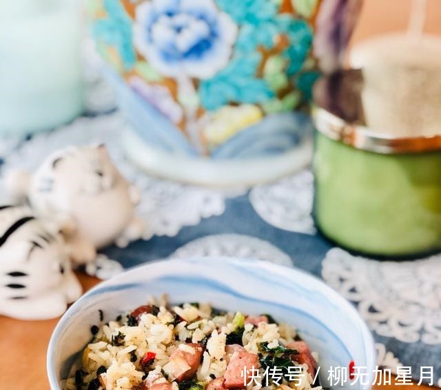 炒饭这样做,大人孩子都爱吃,搭配咸肉和蔬菜,营养又美味!