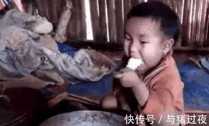 爸爸|6岁孩子一人在家做饭, 爸爸去世妈妈走了, 网友称看不下去了!