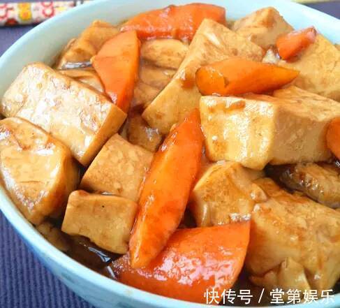 子宫|胡萝卜和此物一起炒，子宫越来越干净，女性不想一脸皱纹可试试