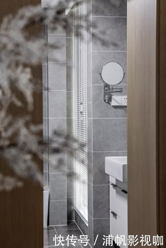 瞬间|装修时房门别装单开门了，他家这么设计，让全屋瞬间放大一倍