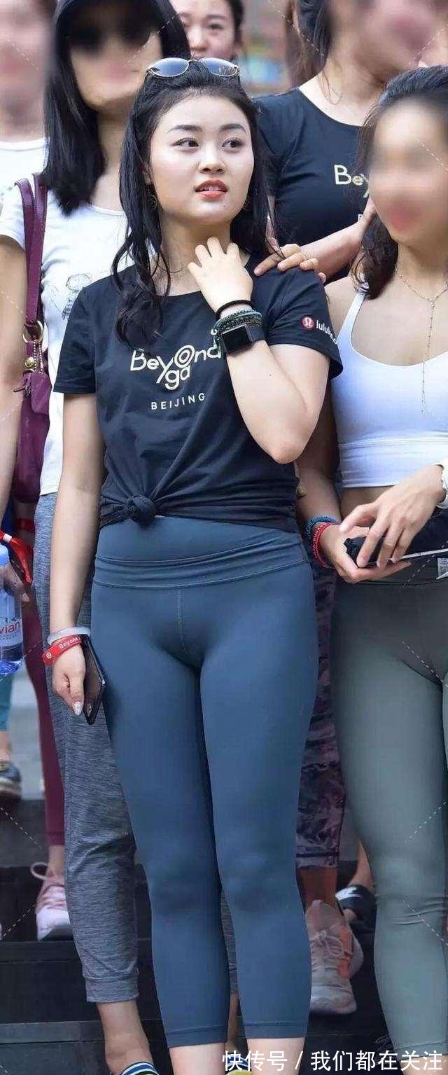 穿搭","m":"6f87278b616be833a061348f623c765f2a8c2e7","nlabel":"stat_3045467518:zm.news.so.com:572R5ri46ZuG5Lit6JCl,pageType_zmt,glevel_3","ntag":"tfashion;sfashion_时尚;kfashion_1:穿搭;kfashion_1:打底裤;cfashion_P:时尚:针织