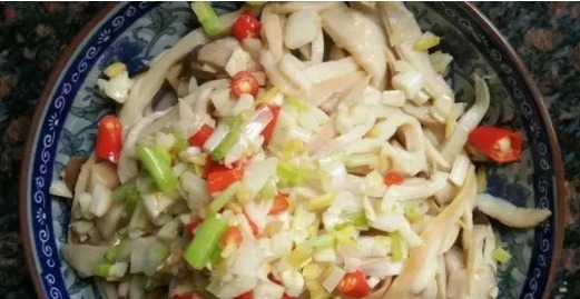 花了5元不到,做了一盘开胃菜,只放了一点油,吃着比肉还香