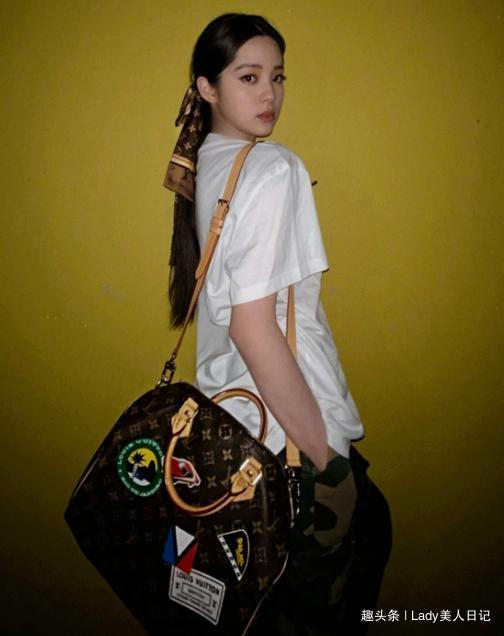 蝴蝶结 手残党想要的3种减龄发型,随便一扎都是少女感,换个发型更年轻