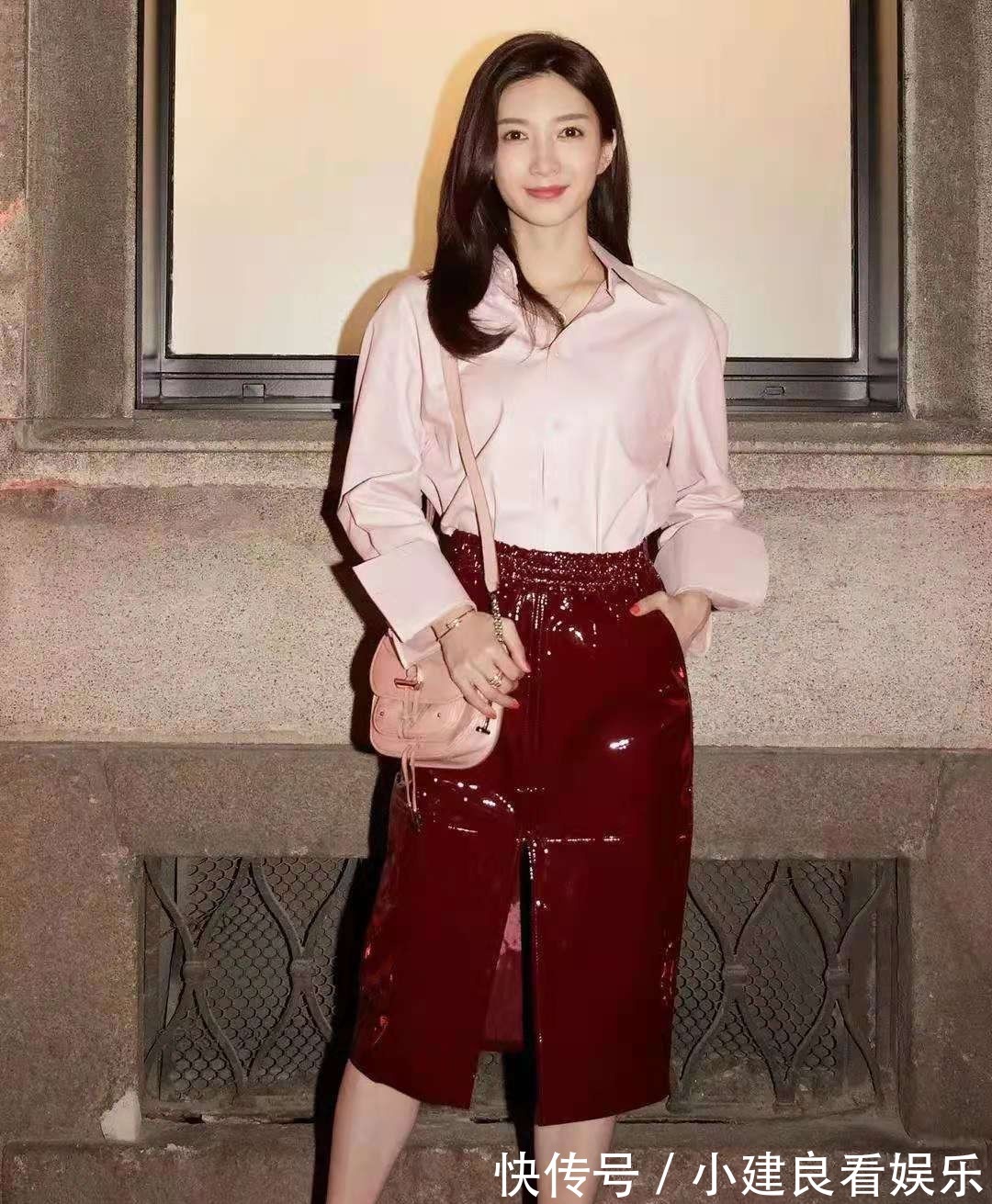 小姐姐|今夏,衬衫+半身裙才最“合拍”,青春又时尚,小个子都爱了
