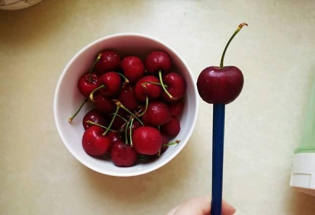 项链容易打结怎么办一根吸管就能解决,方法简单一看就会