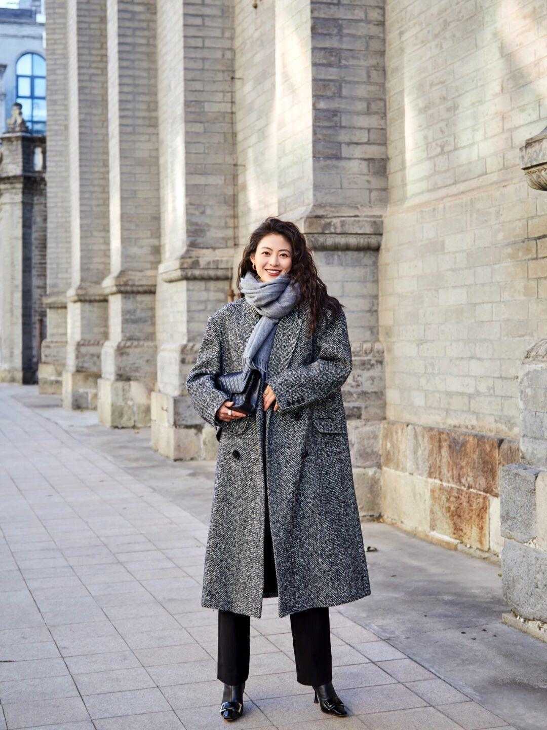 修身裤|今年别在穿“修身裤+长靴”,九分阔腿裤+紧口靴,才是最时髦