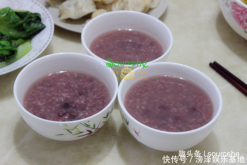 水煮生菜|周末两闺蜜来蹭饭,三人一起下厨,十几分做好,实惠又美味