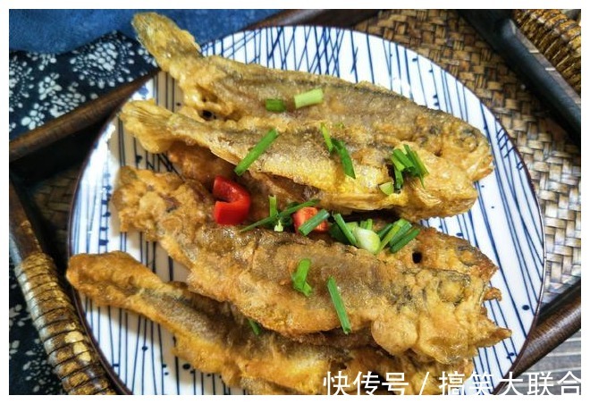 淀粉|干炸小黄鱼，裹面粉糊就硬了，教你1个小技巧，出锅酥到掉渣