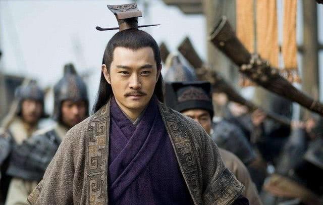 谋权|为什么孙策死后,周瑜甘愿辅佐孙权,而没有谋权篡位呢?