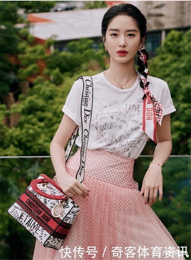 气质|别再扎马尾了,太伤发际线!今年流行这5种扎法,时髦减龄显脸小