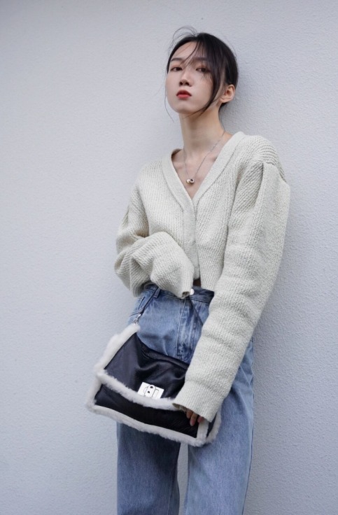 牛仔裤|人手一件的针织衫这样穿,保暖还高级,气质女神专属