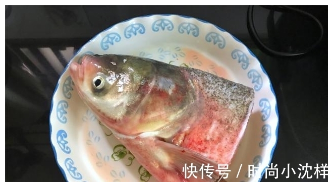 家常|剁椒鱼头的家常做法,加这两步,鱼头香辣鲜美无腥味