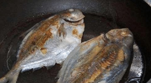 煎任何鱼，不要直接下锅，牢记这2步，鱼不粘锅不破皮，香嫩入味