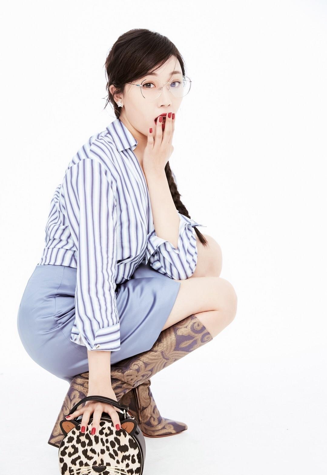 裙摆|菅纫姿有颜有腰又会穿，一袭黑白拼接礼服华丽高贵，美得惊艳