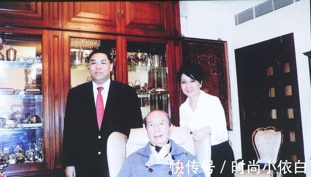 fendi|赌王四太年轻时真风光！左手翡翠戒指右手小金表，圆脸卷发太迷人