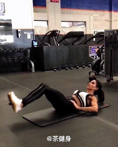 负荷|用绳索器械增加腹肌训练的负荷，4个动作燃爆腹肌，练就6块腹肌