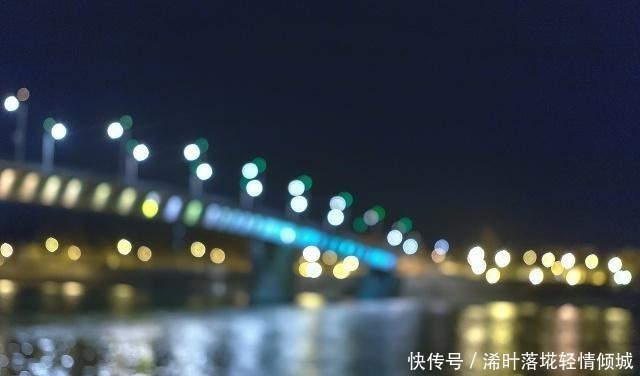 清晨|如果等不到清晨的粥,就请倒满深夜的酒