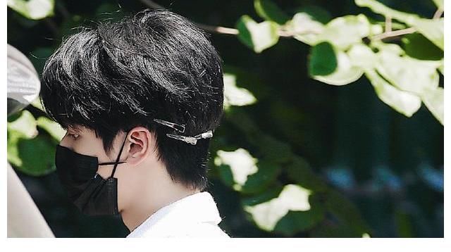 外务|严浩翔第一次个人外务上班饭拍出炉 即将录制《少年说唱企划》开启rapper之旅