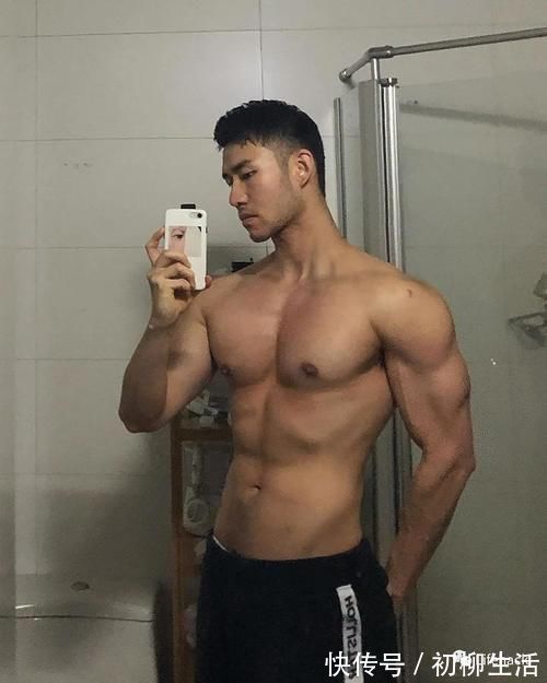 肌肉|185cm肌肉男模走红,雄性荷尔蒙让网友不淡定了