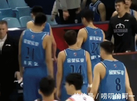 赛场|拒绝握手+直接退场!CBA赛场再现争议一幕,四川队恐遭联盟重罚