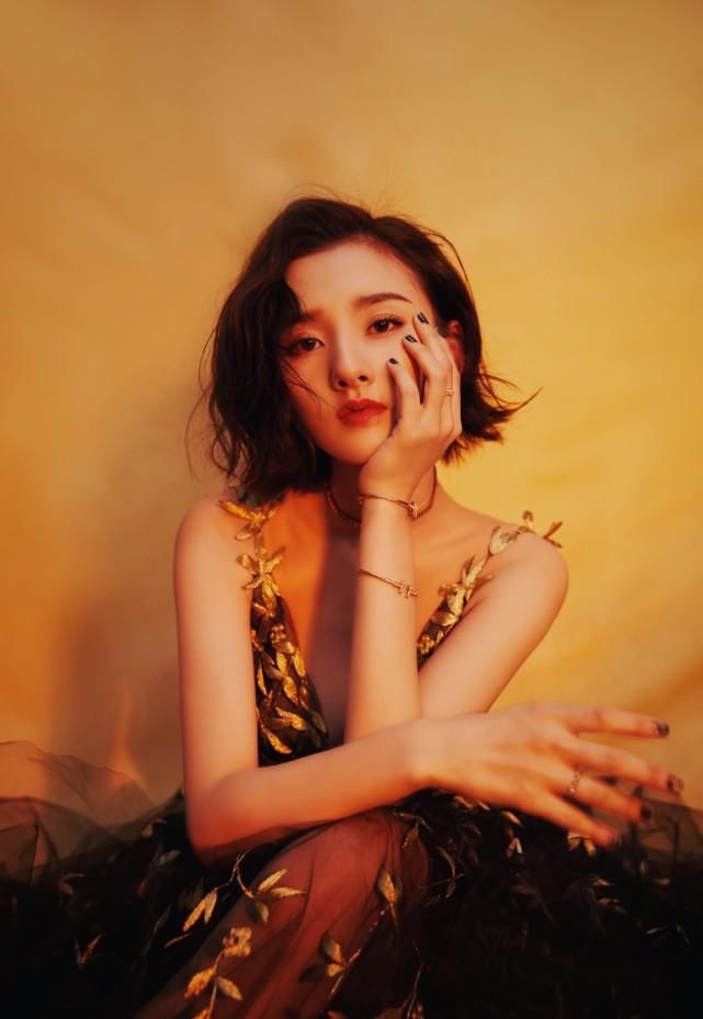 锁骨发out了！2021短发流行这么剪，烫不烫都超好看