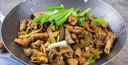 1月份，大厨推荐5道煲仔菜，做法一目了然，端上饭桌比火锅还香！