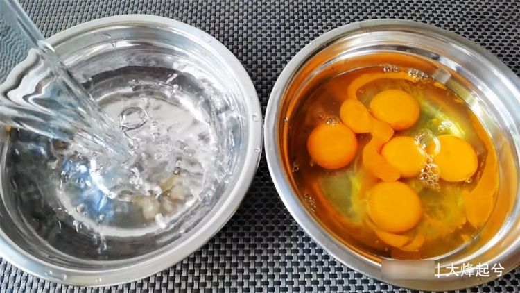 一碗清水也能炒鸡蛋？不用1滴油，鲜嫩好吃，即将失传的经典老菜