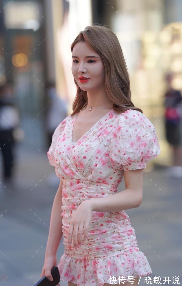 好身材 优雅的女人更爱连衣裙,配尖头细跟鞋,轻松打造好身材、好气质