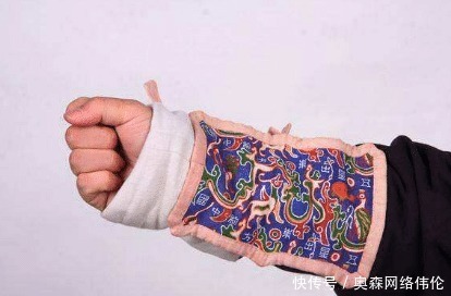  八字|沙漠深处发现古墓，出土八字逆天文物，考古专家大呼：天意啊