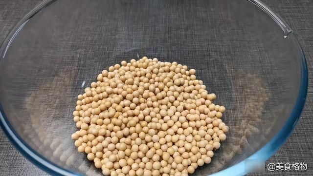 黄豆浆里加1勺白醋，瞬间变豆腐，简单无添加，比买的要营养健康