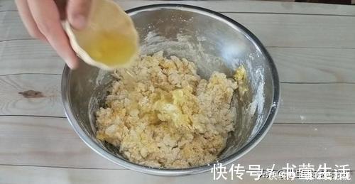 面包|教你面包最简单的做法，不用烤箱不用蒸，暄软拉丝，再也不用买了