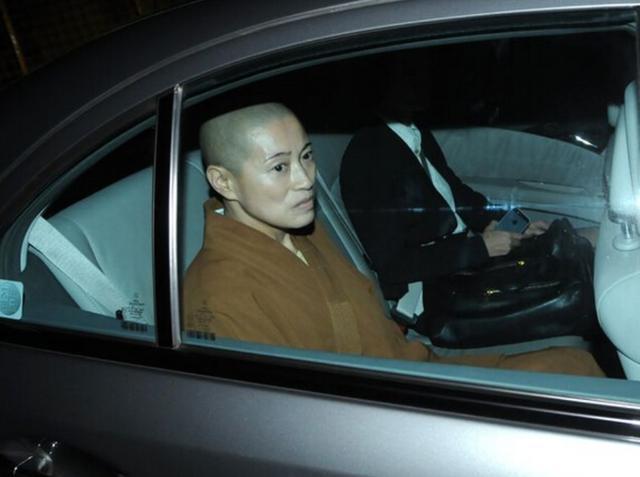 佛教#女主持释智定:僧袍里面穿黑丝,曾与多个和尚成亲,结局怎样了?