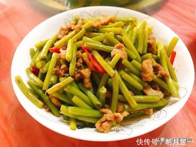 媳妇临产,岳母来家陪护,老妈做了12菜1汤招待,大家看看怎么样