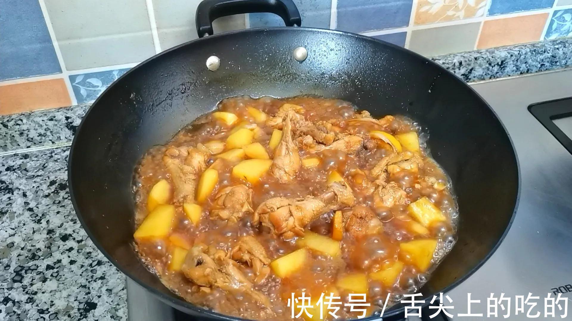 家常|翅根焖土豆,好吃到舔手指,简单的家常小炒,上桌就被抢光了