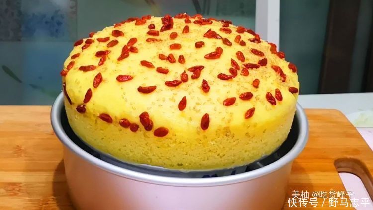 家里有红薯和面粉,就能做发糕,比蛋糕简单好吃,新手一次就成功